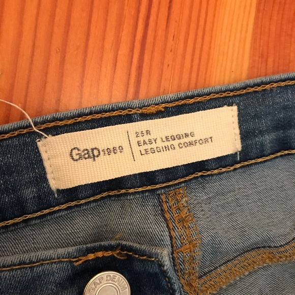 Gap medium wash jeans - Picture 3 of 3